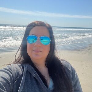 Meet your Posher, Sia